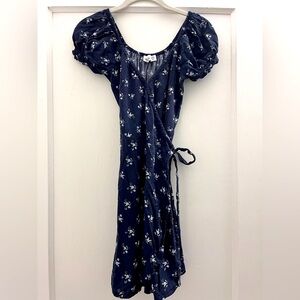 ⭐️5/$25⭐️ Hollister Floral Navy Wrap Dress